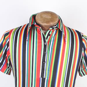 1970&#39;s Era Women&#39;s Striped Polyester Black Red White Blue Short Sleeve Summer Blouse Size S