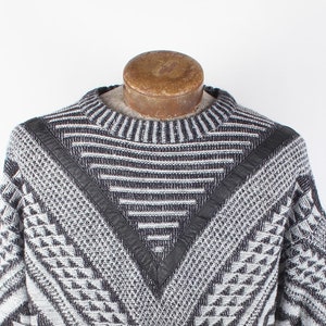 1990&#39;s Era Stefano Brand Abstract Black White Leather Accent Urban Men&#39;s Pullover Crew Neck Sweater Acrylic Size M