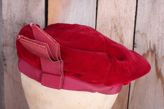 Vintage Mid Century Woman's Magenta Velvet Tam Be… - image 3