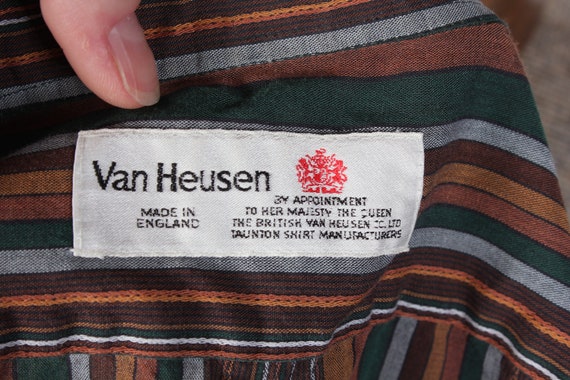 Vintage Van Heusen Brand Men's Striped Preppy Button Down Shirt Brown  Stripes Size 40 Chest 
