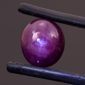 Gorgeous Natural Star Ruby Gemstone from India, 8.06 cts., 10x9 mm., Oval Cabochon Shape