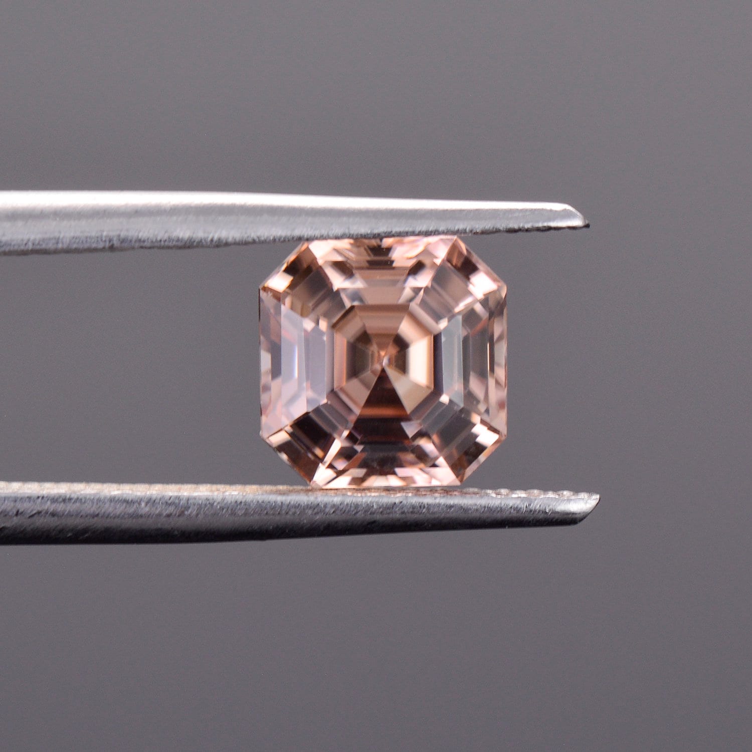 Brilliant Champagne Zircon Gemstone from Tanzania, 2.33 cts., 6.65 mm