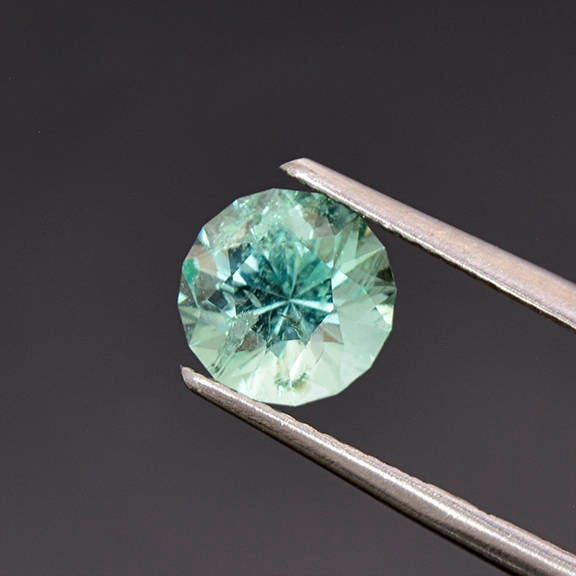 Excellent Mint Green Emerald Round Shape Gemstone from Colombia 1.48 cts.