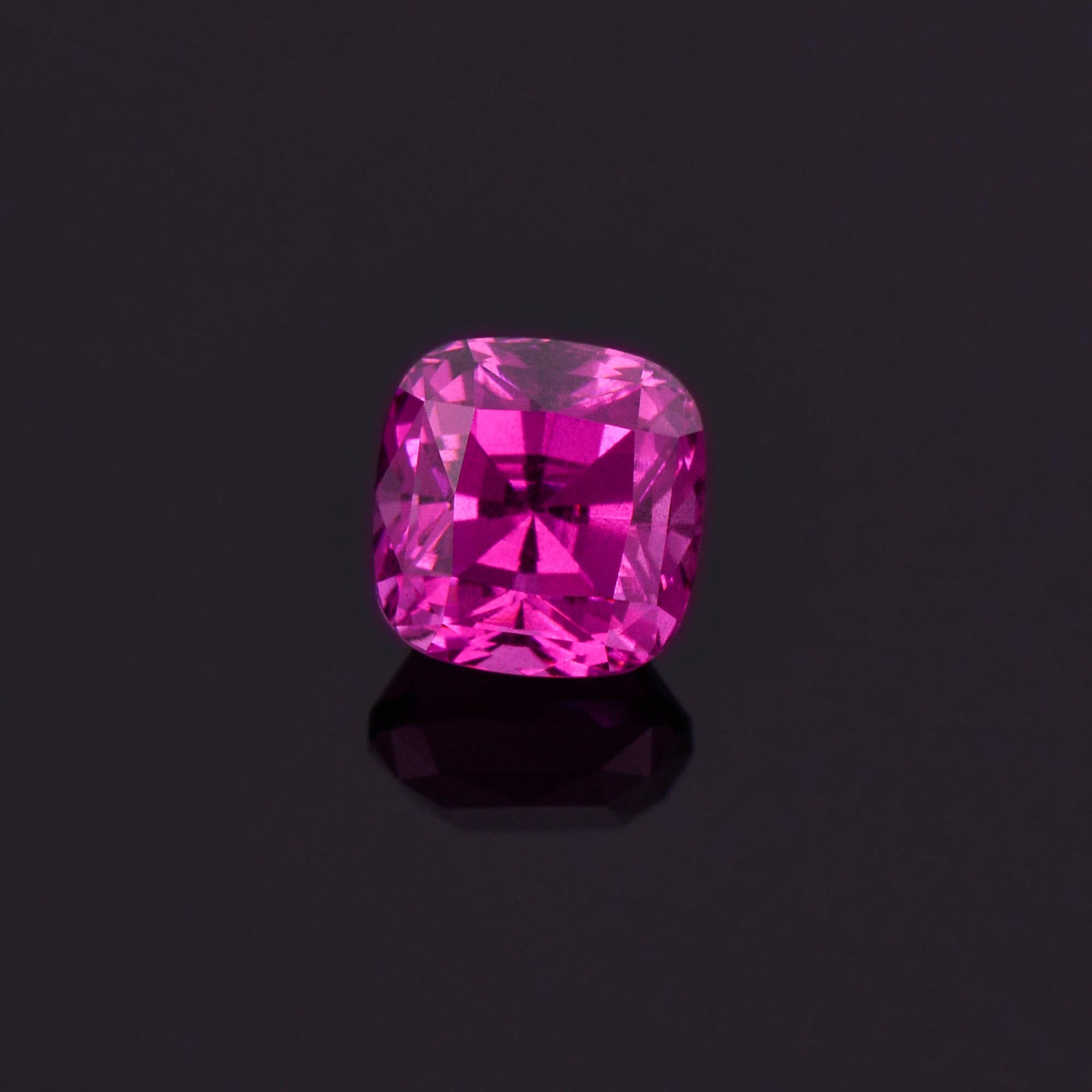 Eleganza 4mm Hot PINK Gems