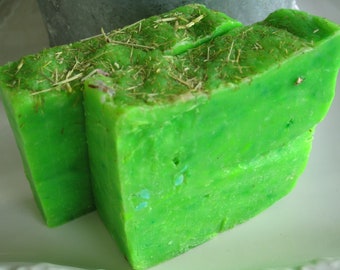 Sweet Lemongrass soap has a invigorating lemongrass sent.