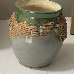Stoneware Pot -Missouri layered limestone POT77Missouri#32
