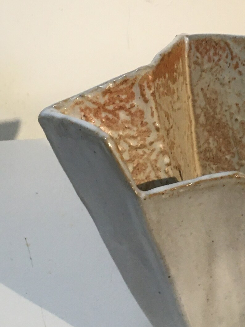 Fan Vase Sculpture UT White slab FANVASE99UTWhUHCL image 3