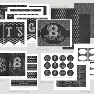 Puede incluir: Decoraciones de fiesta imprimibles en estilo pizarra con patrones de lunares blancos y negros, chevron y negro sólido. Las decoraciones incluyen una pancarta, un letrero de bienvenida, centros de mesa, círculos de fiesta, envoltorios para botellas de agua, etiquetas de favor y etiquetas. El texto en las decoraciones incluye "It's Great to Be 8!" y "I am a Child of God".