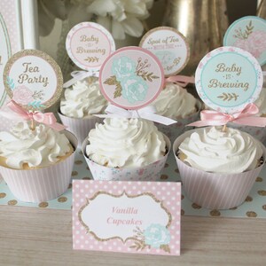 Tea Party Baby Shower Cupcake Toppers Imprimible: Decoración de círculos de fiesta de 2" - Shabby Chic Floral Pink Gold- Baby is Brewing & Mom-to-Be