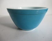 Pyrex 1 and 1 2 Pint Blue Nesting Bowl
