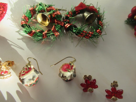 Christmas Earrings Pins Necklace in Plastic Box - image 3