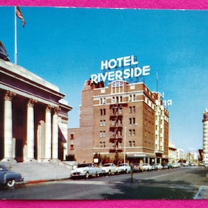 Reno Nevada, carte postale vintage, hôtel Riverside, hôtel Mapes, palais de justice, divorce rapide, vers 1950