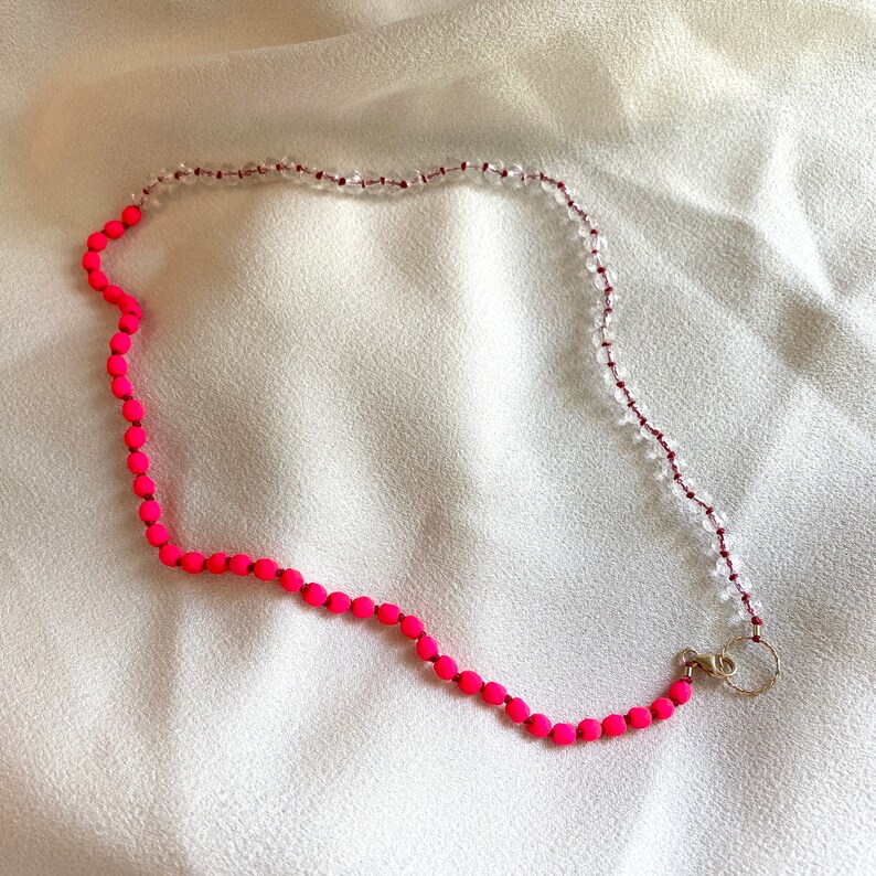 KNOTTED BEADED NECKLACE Neon Pink & Crystal knotted beaded necklace with 14kt gold filled ring immagine 1
