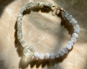 Bracelet de pierres précieuses noué à la main - Fleur de fluorite | Agate Dentelle Bleue | Quartz, Bracelet Perlé, Bracelet Superposition