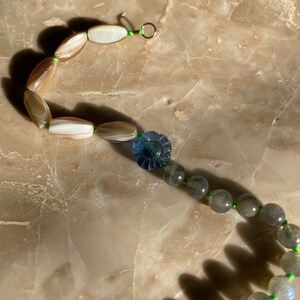 Hand Knotted Gemstone Bracelet Fluorite Flower Labradorite Mother of Pearl SPLIT BRACELET immagine 2