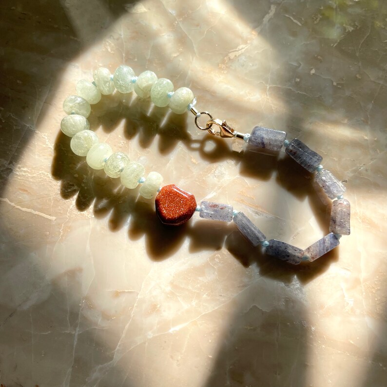 Pulsera de piedras preciosas anudadas a mano Goldstone Heart / / Iolite / New Jade SPLIT BRACELET imagen 1
