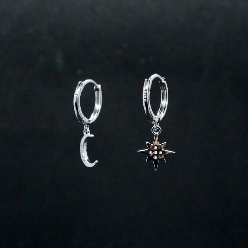 Pendientes Huggie con pavé de luna y estrellas Pendientes colgantes de diamantes de oro Joyas celestiales Regalo perfecto para ella imagen 5