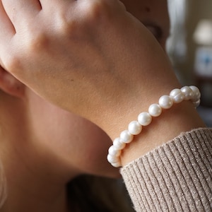 Baroque Pearl Bracelet in Ivory Cream White - Perfect gift for bride, bridesmaid or bestfriend