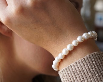 Baroque Pearl Bracelet in Ivory Cream White - Perfect gift for bride, bridesmaid or bestfriend