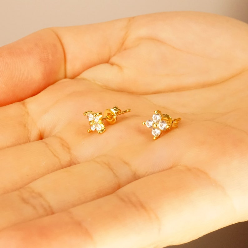 Very Tiny Hydrangea Flower Inspired Stud Earrings in Sterling Silver or Gold with Sparkly CZ Crystals, Simple and Minimalist zdjęcie 4