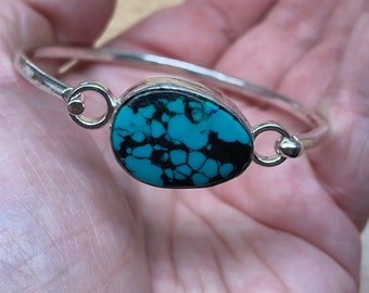 Hubei Turquoise Hammered Sterling Silver bracelet