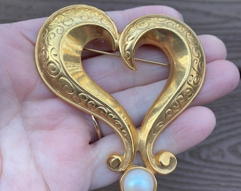 B3 Heart Brooch Vintage Broach Avon Jewelry Avon Brooch Love Brooch Heart Broach Vintage Brooch Gold Heart Brooch