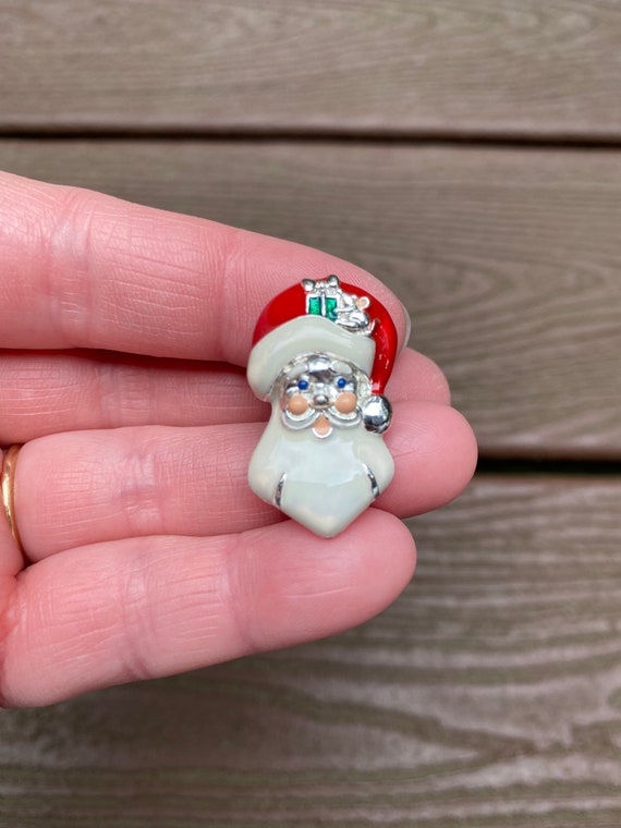 Vintage Jewelry Signed Avon NR Adorable Enamel Santa Claus Christmas Pin  Brooch