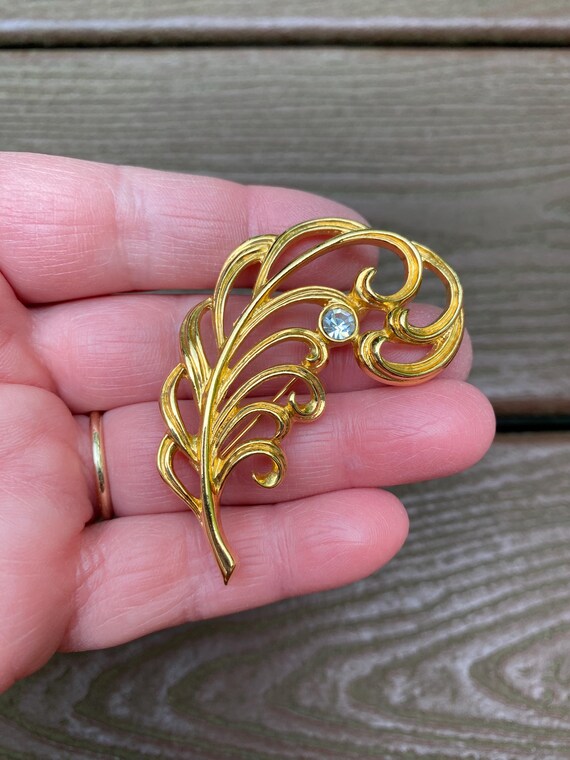 Broche Dorée En Forme De Plume - Métal, Occasion En Bel état