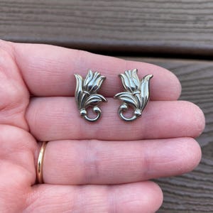 Vintage Jewelry Adorable Avon Silver Tone Tulip Flowers Pierced Earrings