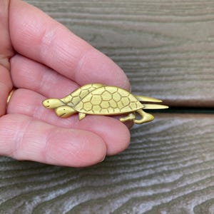 Vintage Jewelry Signed VMFA Virginia Museum of Fine Arts Adorable Gold Tone Turtles Pin Brooch