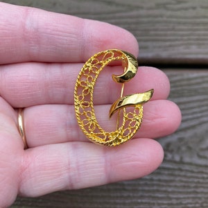 Jóias Vintage Assinado Mamselle Lindas Flores Em Tons De Ouro Letra Inicial G Broche De Alfinete