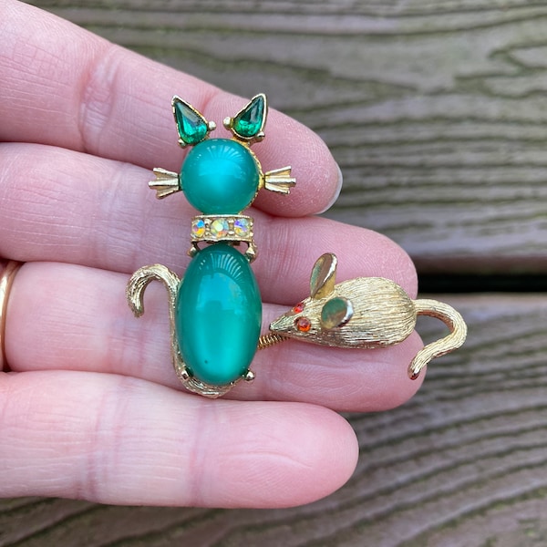 Vintage Jewelry Beautiful Green Moonstone Jelly Belly Cat with Mouse Trembler Pin Brooch