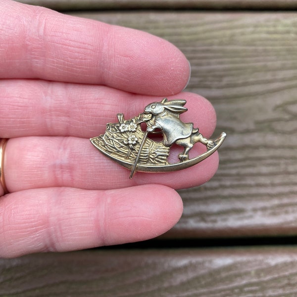 Vintage Jewelry Signed Alva Museum Replicas Lovely Japanese Menuki Rabbit in Moon-Shaped Boat Pin Brooch