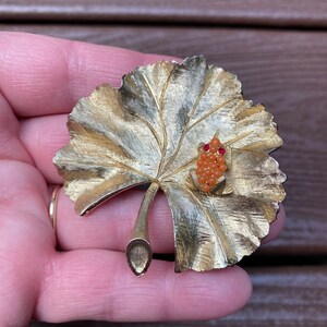 Vintage Jewelry Signed Ledo 1962 Beautiful Frog on Lilypad Pin 