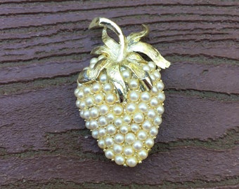 Vintage Jewelry Faux Pave Pearls Strawberry Pin Brooch