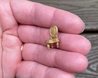 Vintage Jewelry Lovely Museum Reproductions Gold Tone Three Legged Chair Pin Brooch