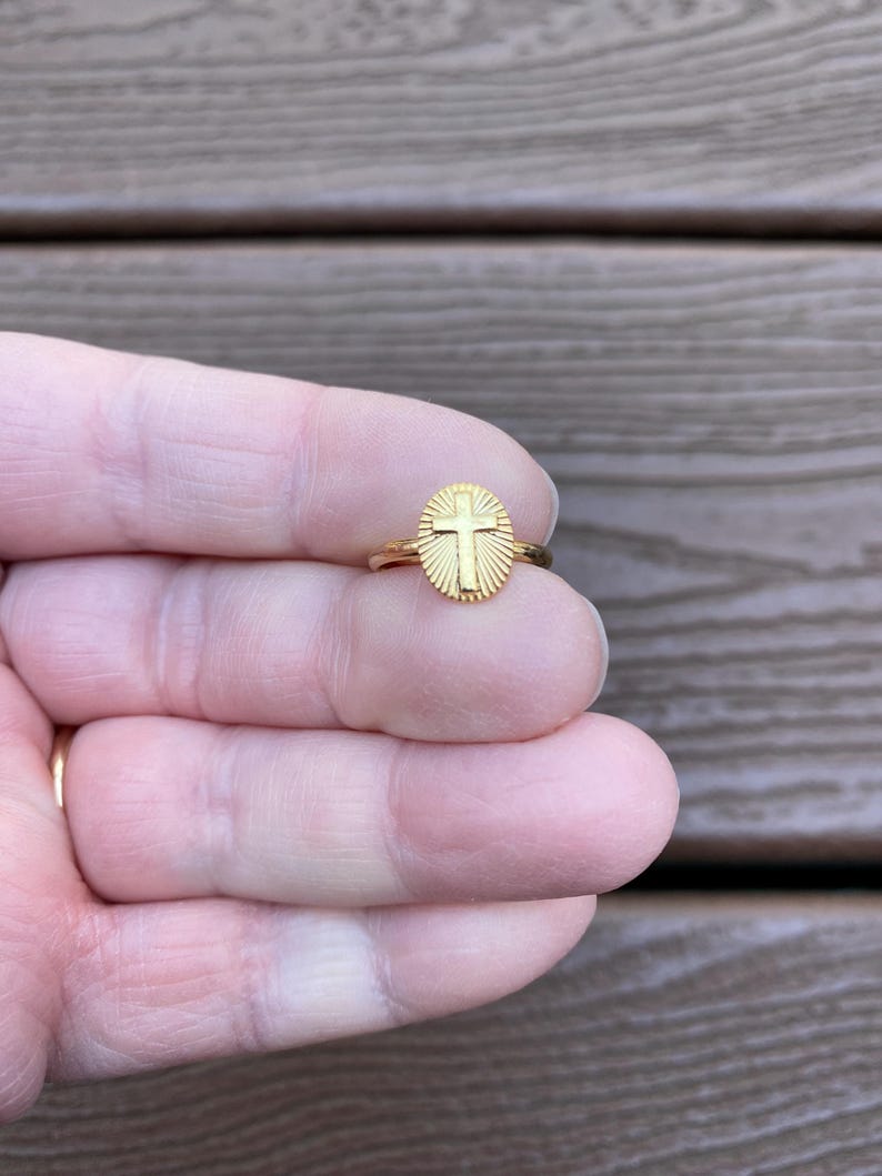 Vintage sieraden mooie goudkleurige verstelbare kruisring afbeelding 2