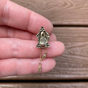 Vintage Jewelry Signed Avon Adorable Cuckoo Clock Pin Brooch