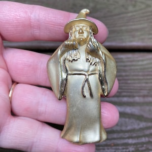 Vintage Jewelry Signed AJC Gold Tone Witch Halloween Pin Brooch