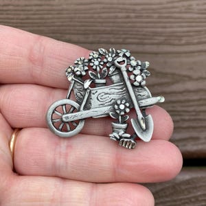 Vintage Jewelry Beautifully Detailed Wheelbarrow with Garden Flowers Pin Brooch