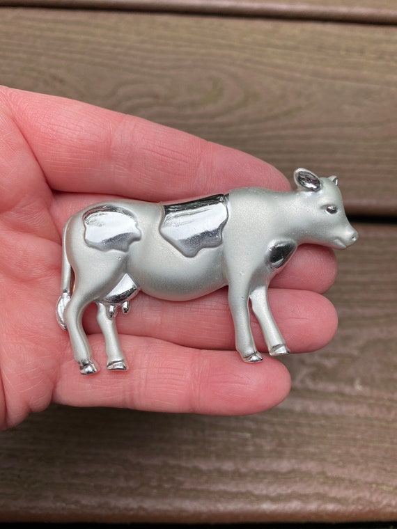 Vintage Jewelry Signed AJC Lovely Silver Tone Cow… - image 1