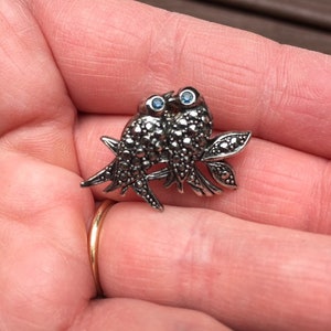 Vintage Jewelry Signed Avon Adorable Marcasite Lovebirds Love Birds Tie Tack Pin Brooch