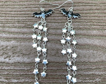 Vintage Jewelry Adorable Enamel Bat with Dangling Stars Halloween Pierced Dangle Earrings