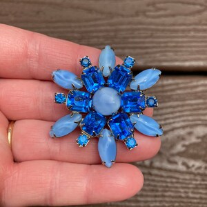 Vintage Jewelry Exquisite Blue Rhinestone Flower Pin Brooch