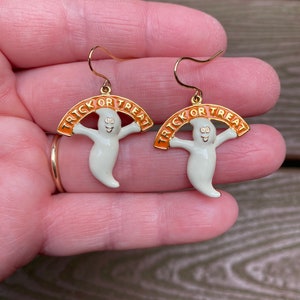 Vintage Jewelry Adorable Enamel Ghost with Trick or Treat Sign Halloween Dangle Earrings