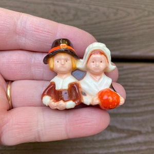 Vintage Jewelry Adorable Hallmark Thanksgiving Boy and Girl Pilgrims with Pumpkin Pin Brooch