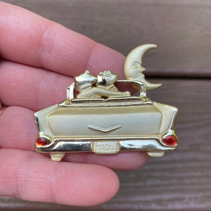 Vintage Jewelry Signed AJC Adorable Gold Tone Kitty Cat Couple in 50s Car Pin Brooch