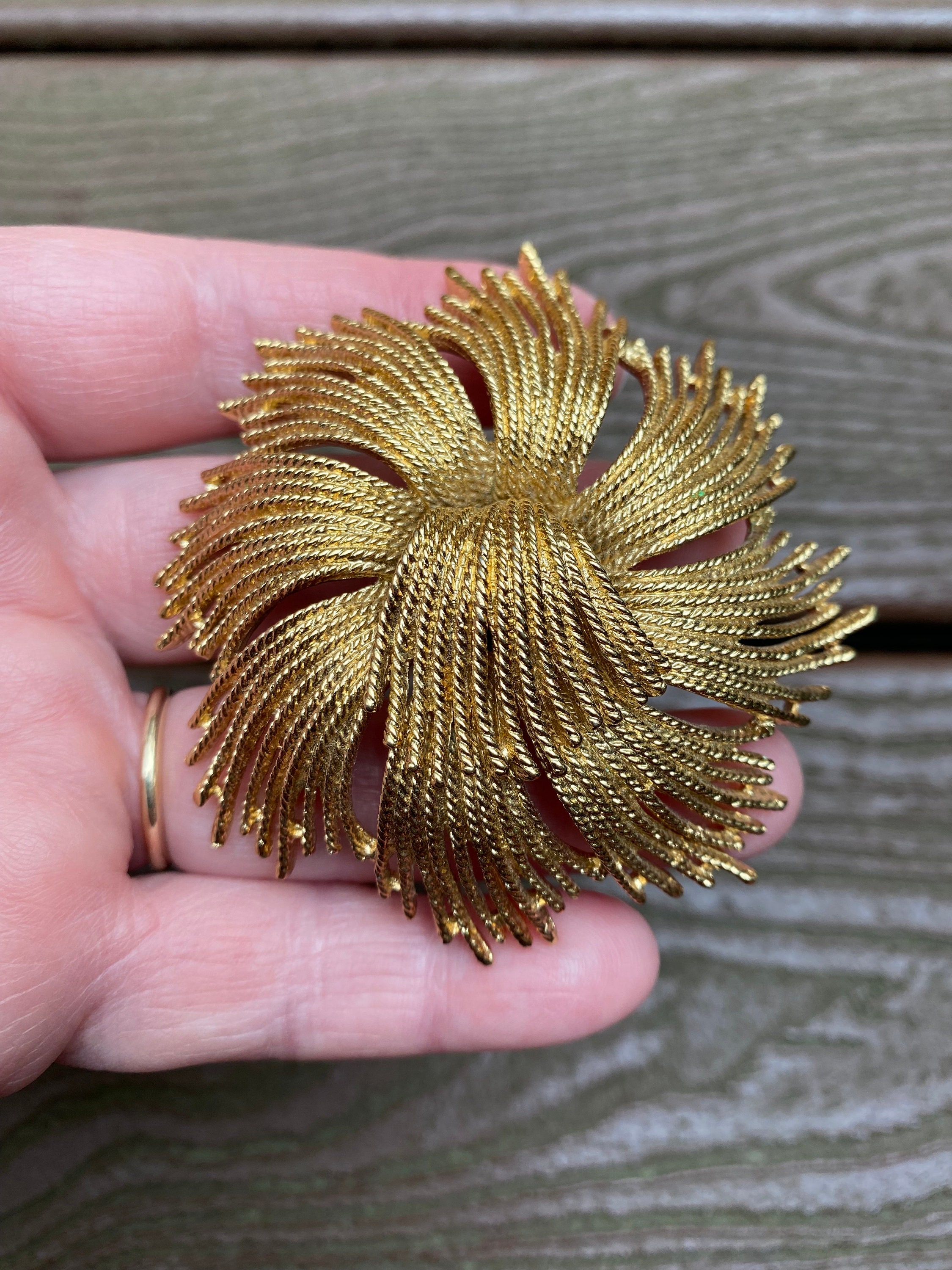 Monet brooch pin deals