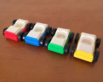 Conjunto completo de 4 coches de garaje vintage Fisher-Price Little People con parte superior blanca