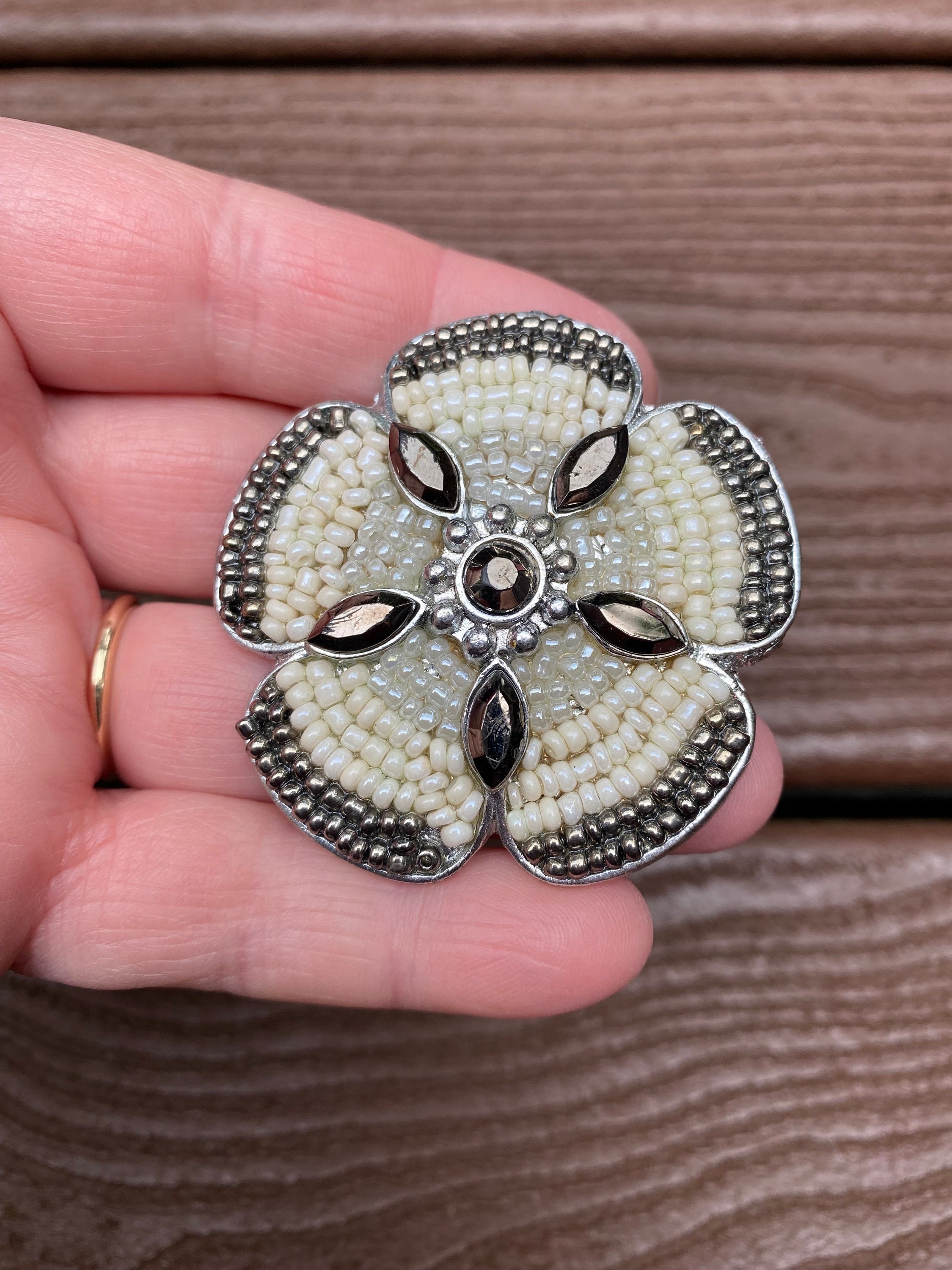 Grande Broche Vintage Métal Doré Et Strass Améthyste - Forme Coquillage - Bijou Ancien